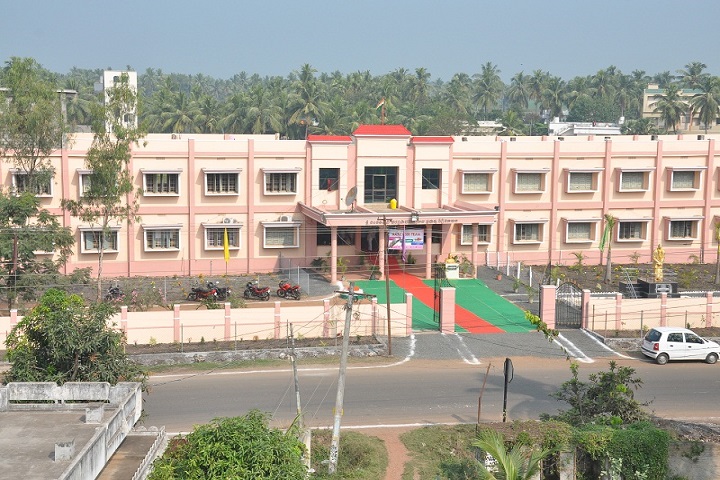 https://cache.careers360.mobi/media/colleges/social-media/media-gallery/22500/2019/6/13/College View of Sri Chintalapati Vara Prasada Murthy Raju Government Degree College Ganapavaram_Campus-View.jpg